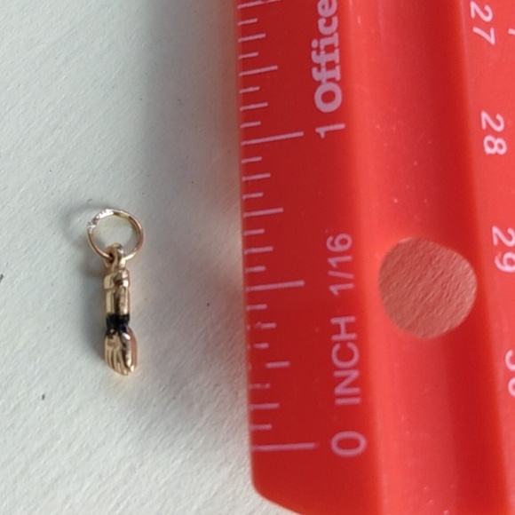 18k yellow enamel gold figa fist arm hand pendant - Picture 3 of 3